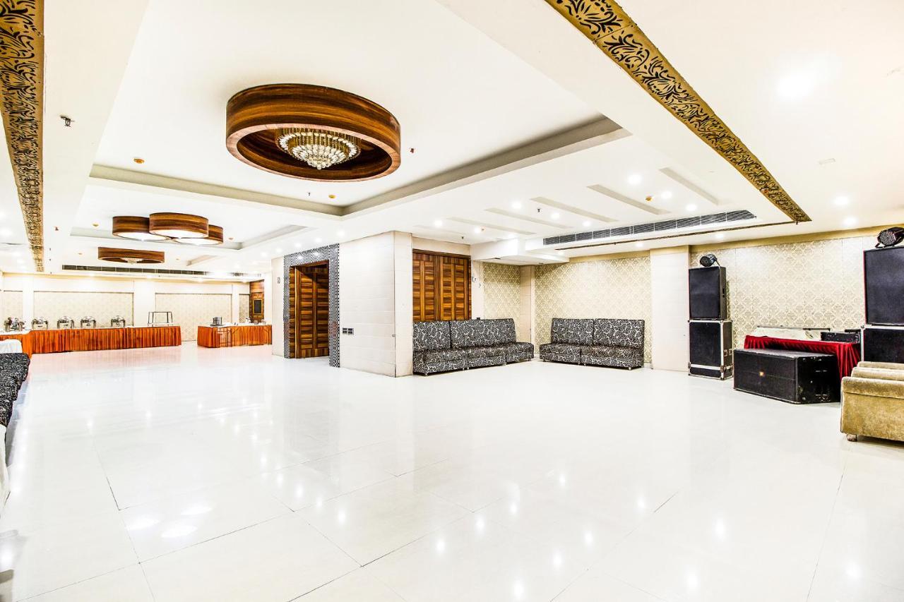 Fabhotel Le Monarque Chandīgarh Extérieur photo