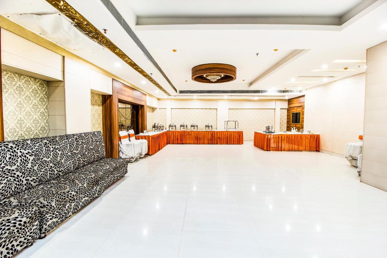 Fabhotel Le Monarque Chandīgarh Extérieur photo